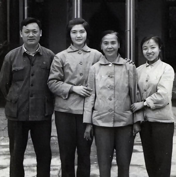 上阳网 毛主席逝世3年后，贺子珍收到2万块，嫂子透露：这是主席生前安排